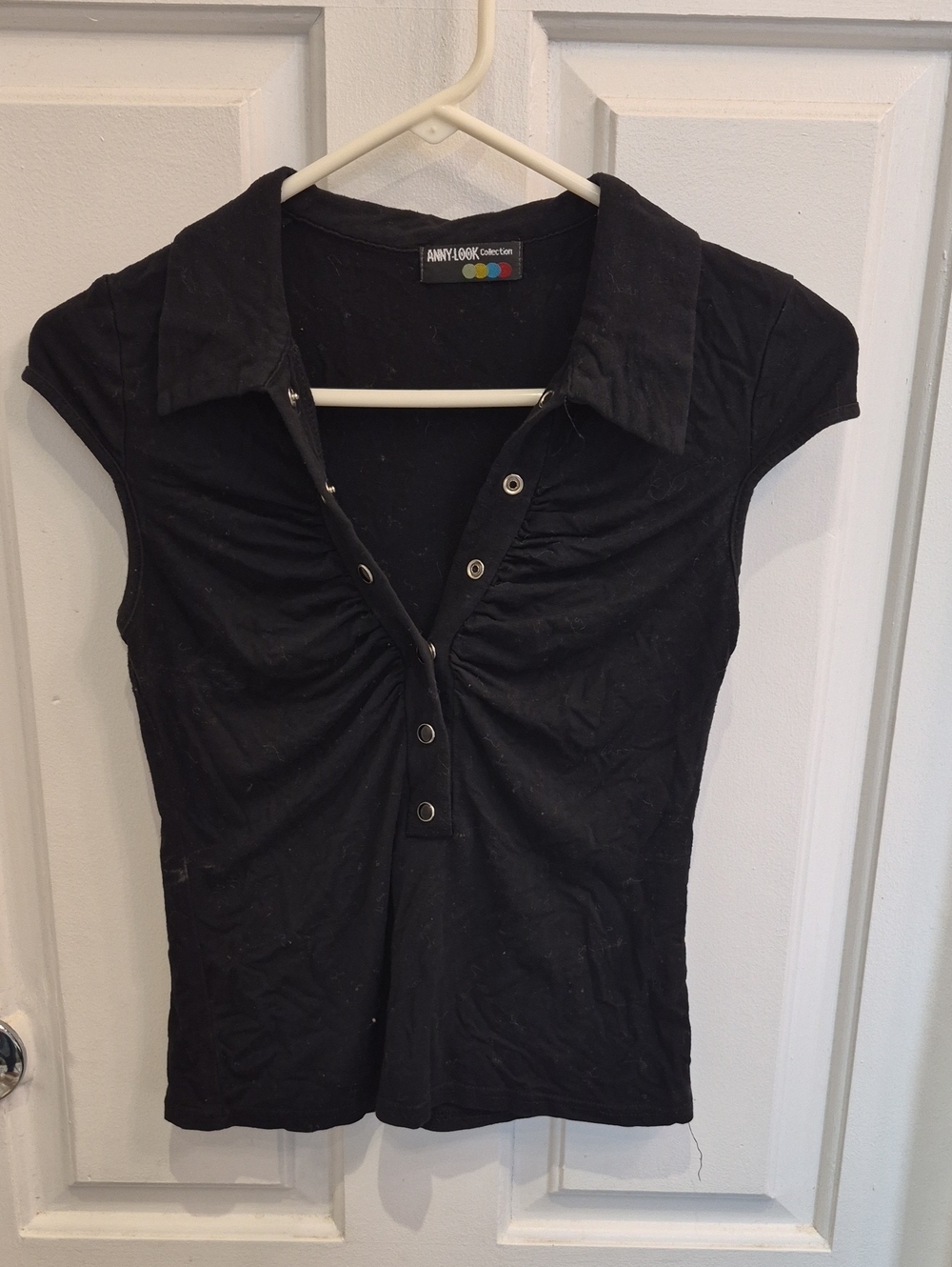 Annylook Black Short-Sleeve Ruched Snap-Front Button Down Top